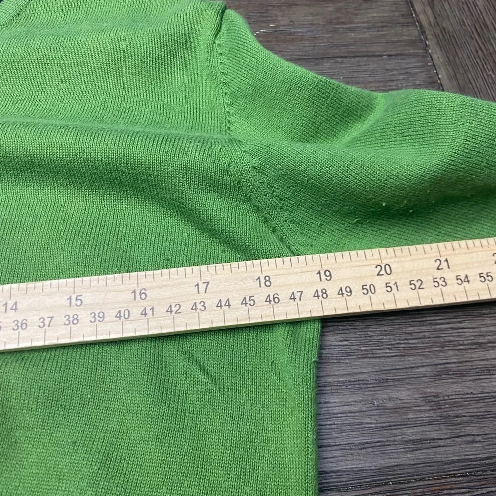 Green v-Neck sweater men or women size L